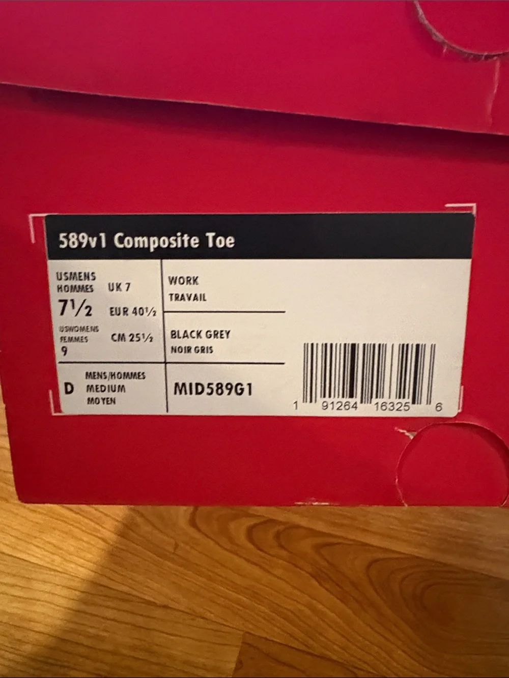 New Balance Men’s Black Sneakers with Gray Logo